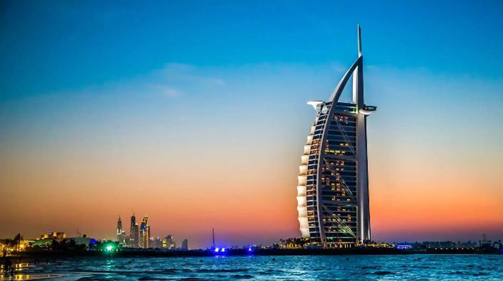 Dubai'nin simgesi Burj Al Arab 18 ay kapalı kalacak