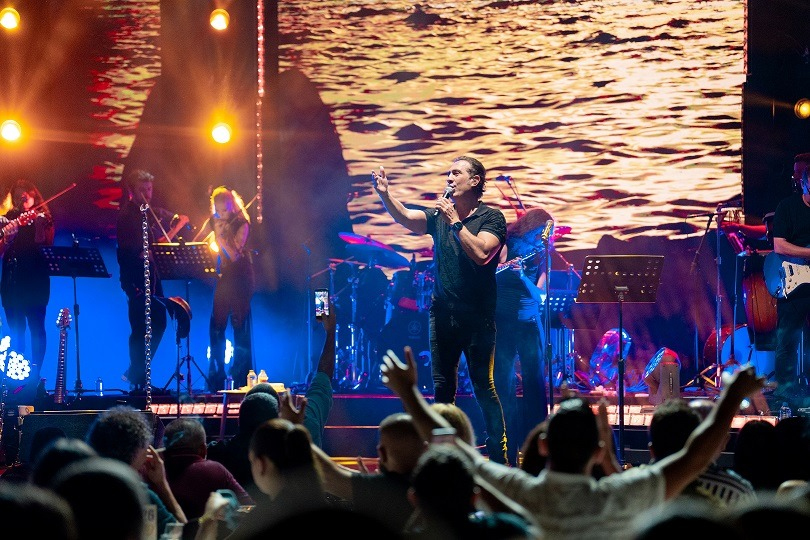 Kıraç, Merit Royal Gardens’ta Unutulmaz Bir Müzik Gecesine İmza Attı