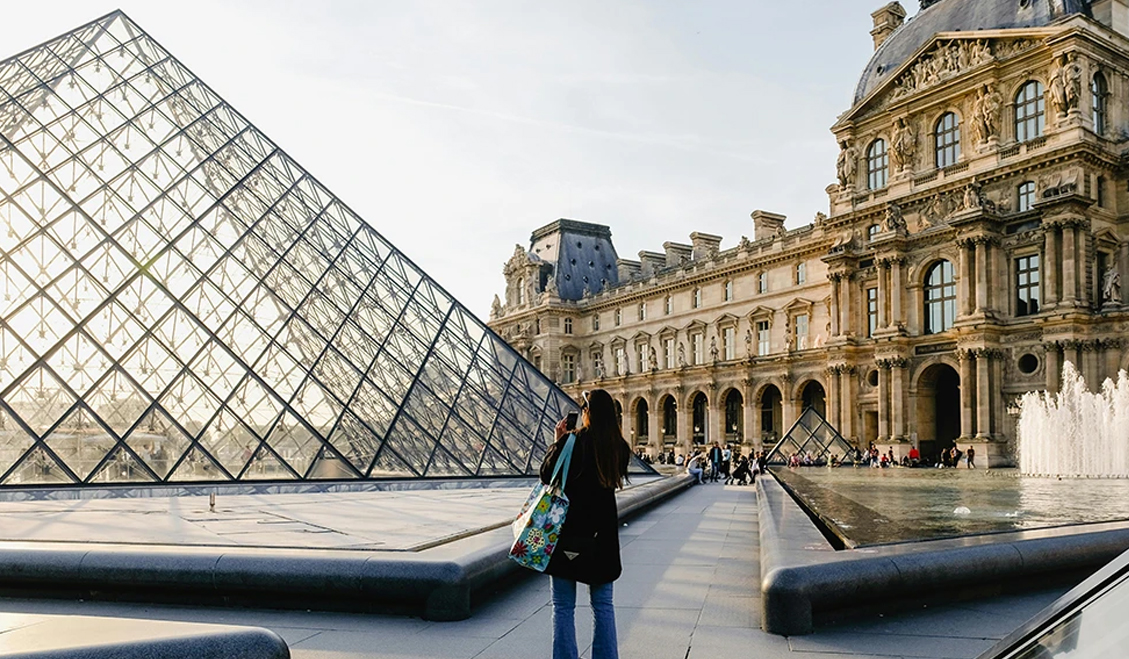 Her yıl milyonlarca turisti ağırlıyordu: Louvre Müzesi soyuldu