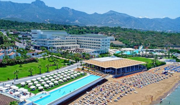 Kuzey Kıbrıs’ta Ağustos Turizmi: Casinolu Oteller Lider