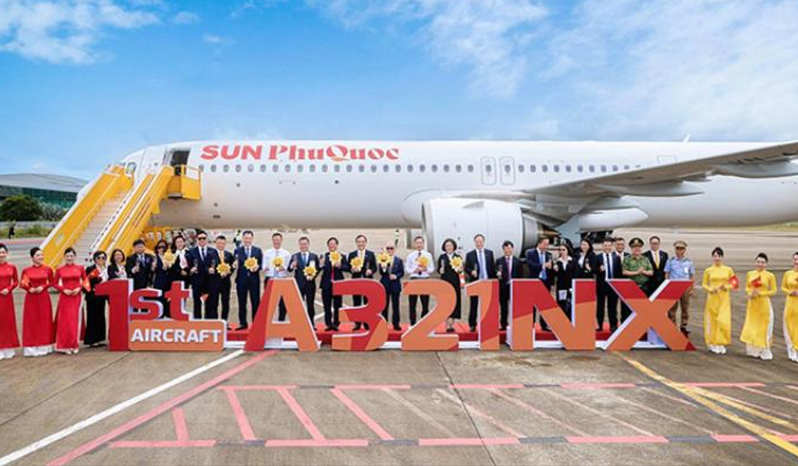 İlk tatil havayolu faaliyetlerine başladı